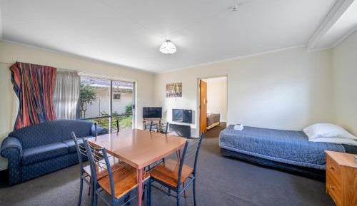 One-Bedroom Apartment with 3 Single Beds