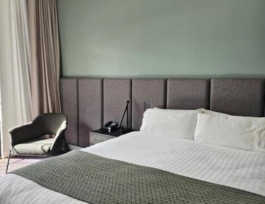 Deluxe King Suite
