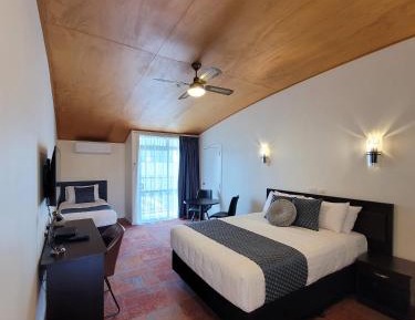 Executive Studio with Spa Bath 