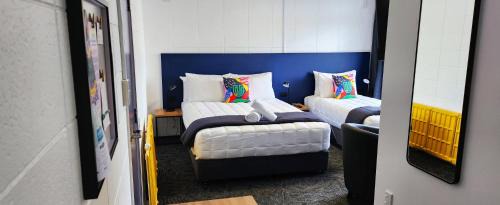 Queen Studio + 1 Single & Ensuite bathroom
