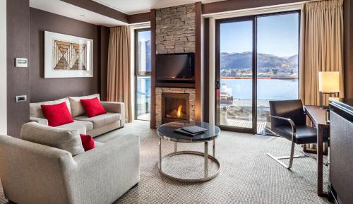 Deluxe King Room LakeView