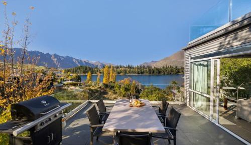 Apartment with Lake View
