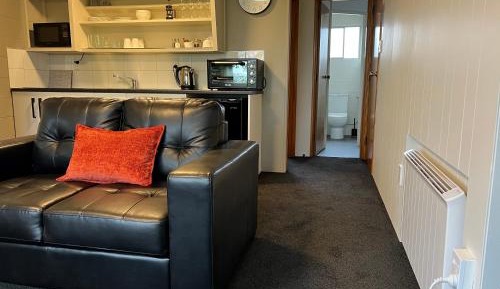 One-Bedroom Apartment Upstairs access