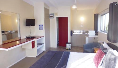 Upstairs Studio Unit	