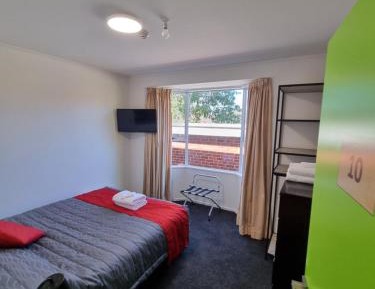 Room 10 - Budget Queen - Shared Facilities 