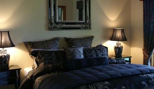 Elms King Room