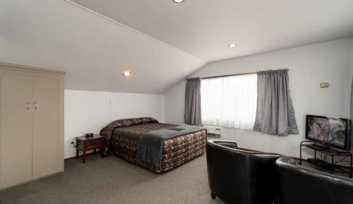 Deluxe Studio
