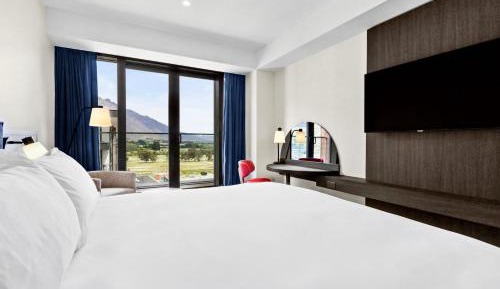 King Room with Mountain View