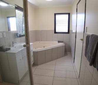 Studio with Spa Bath