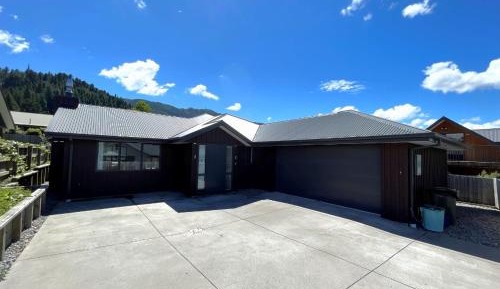 Four-Bedroom Holiday Home