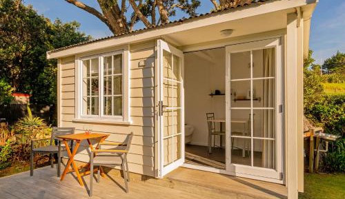 Basic Cabin - Shared Bathroom and Toilet