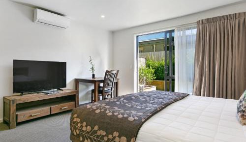 Deluxe Downstairs Room