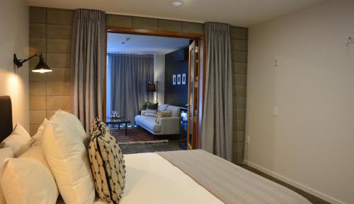 Deluxe 1 Bedroom Apartment