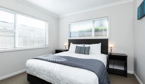 Deluxe One-Bedroom Apartment