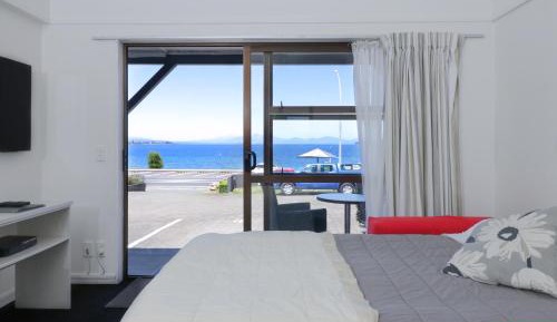 Superior One Bedroom Suite with Lake View & Private Hot Pool