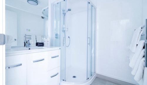 Deluxe One Bedroom Suite