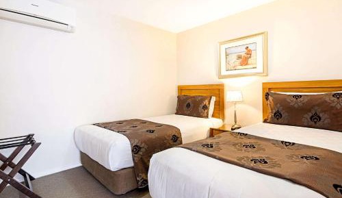 One-Bedroom Suite with Kitchen