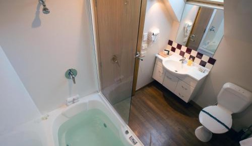 King Studio with Spa Bath