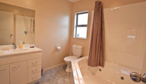 Superior Studio with Spa Bath 7