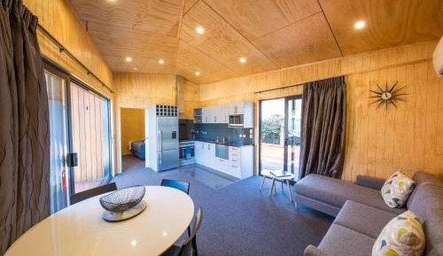 Deluxe 2 Bedroom Villa - Sleeps 8