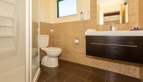 Two-Bedroom Cabin with Kitchenette