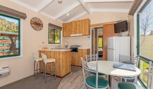 One-Bedroom Cabin with Ensuite