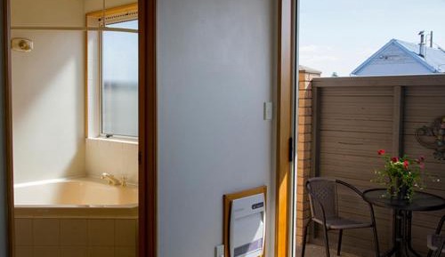 Studio with Spa Bath