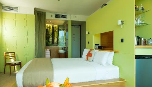 Superior King Room with City Views
