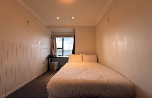 Porirua Hotel | Harbour View Hotel