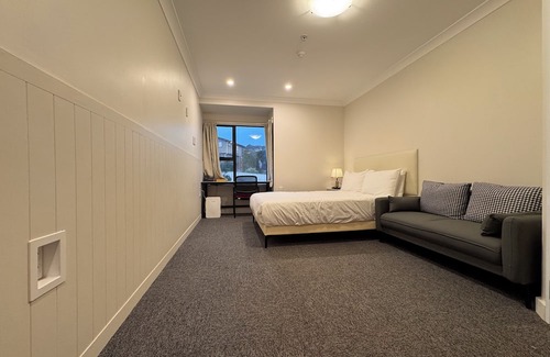 Porirua Hotel | Harbour View Hotel