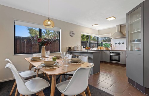 Papamoa Beach House | Papamoa Waves - Seaside Getaway