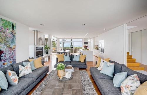 Waimarama House | The Whyte House - Waimarama Beachfront