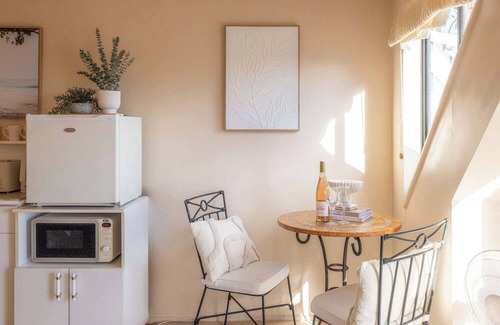 Waiheke Island House | Sunrise Loft – Sea Views & Serenity Above It All