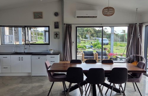 Mangapai House | Valley Views Near City & Coast