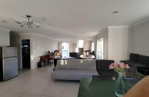 Mount Albert Villa | 5 Bedroom House, 82A Richardson Road, Mt Albert, Auckland