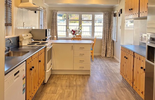 Nelson South House | 3-bedroom house with sunny deck & gardens close to beach, city centre & hospital