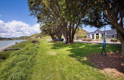 Awakino House | Awakino River Lodge - Coastal Romance - Historic - Spa Pool - Black Sand Beaches