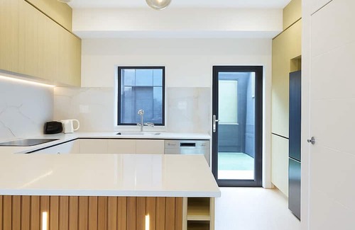 Waterview Apartment | Modern 3-Bedroom in Waterview
