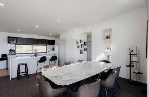 Tawharanui House | Omakana House, Omakana House - Sunrise Views, Spa & Scenic Deck