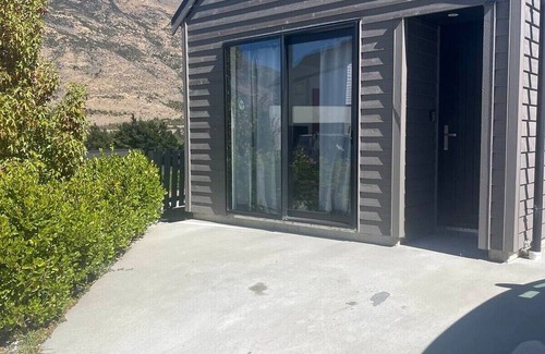 Lake Hayes House | Spacious 3-Bed Home for 6 – Near Town & Views