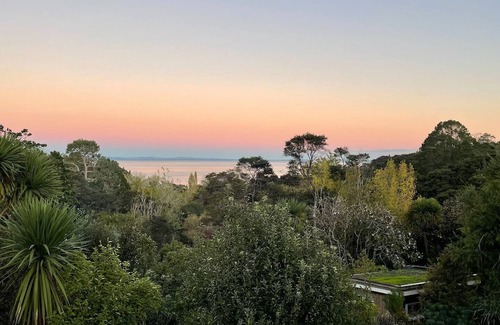 Titirangi House | Stunning Bush View Escape