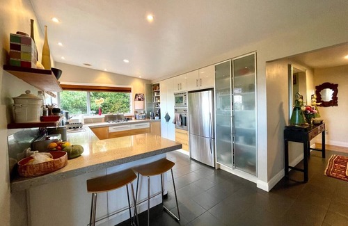 Titirangi House | Stunning Bush View Escape