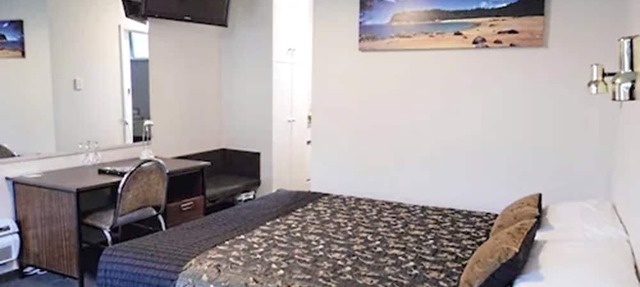 Westport Motor Hotel