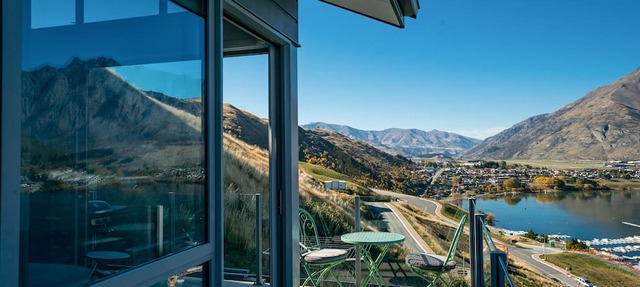 MODERN ALPINE LIVING SPECTACULAR VIEW