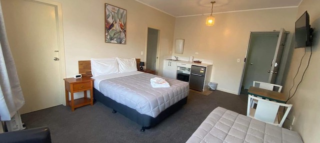 Airport Westney Lodge