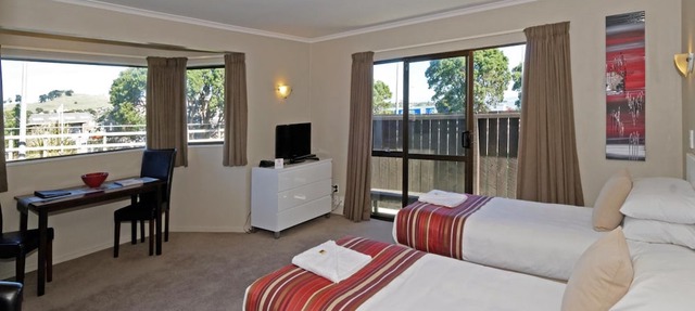 Airport Harbour View Motel