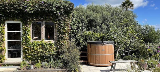 Private. Sunny. Twin sea views, cedar tub, mediterranean gardens, flat lawns.