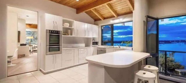 Iconic Estate -Unique Waterfront Experience