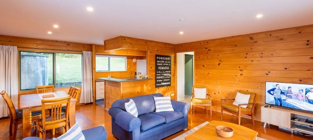 Moa Cottage in Oneroa Village