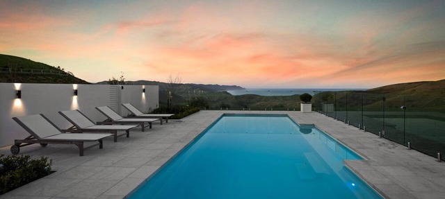 Luxurious Beach Views-bright and Airy Design w/ Pool and hot Tub!